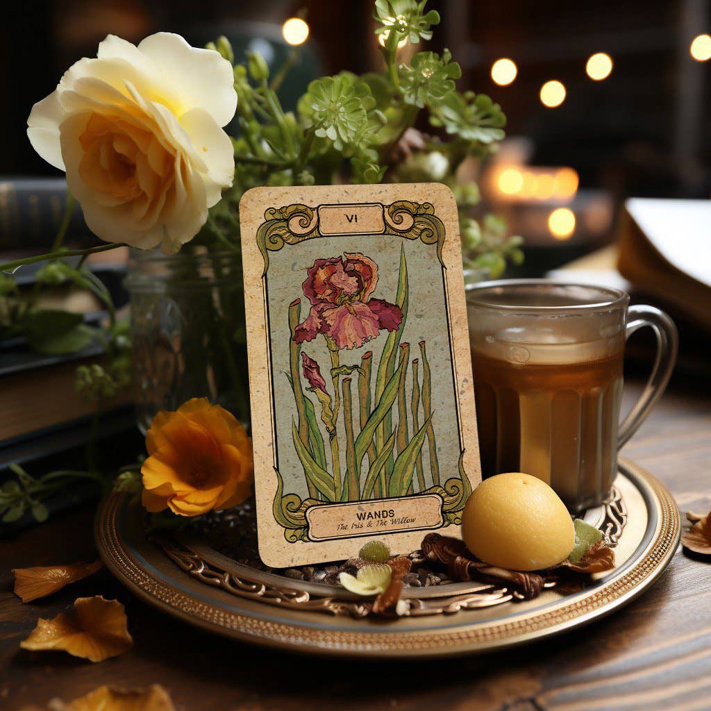 Dark Synevyr Botanica Oculta Tarot Deck 80 Cards - tarot card close-up with botanical illustration VI