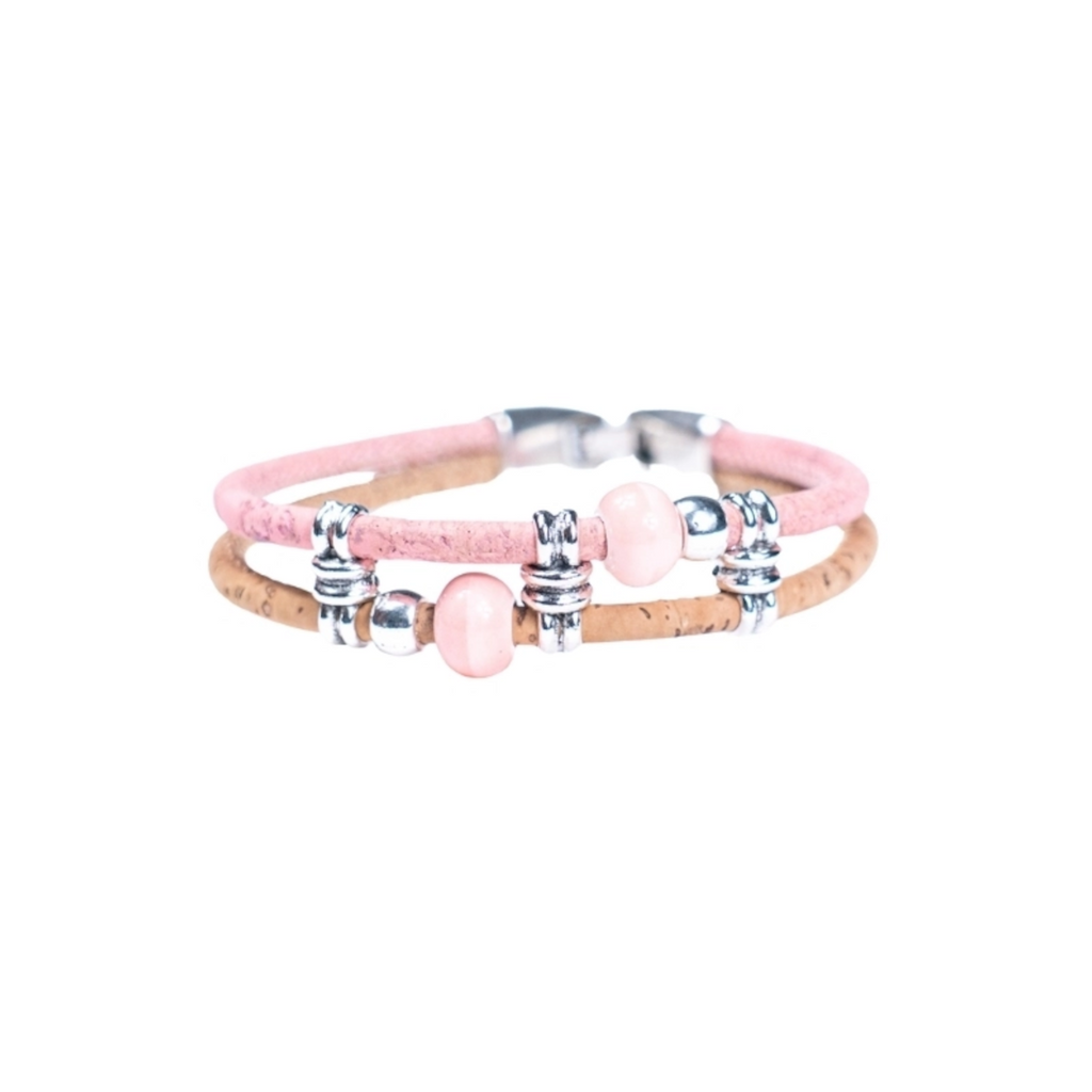 Meninas Bonitas Cork Colourful Ceramic Bead Handmade Bracelet 18x1cm – detail – pink cork bracelet featuring two white marbled ceramic beads and silver-tone metal accents.
