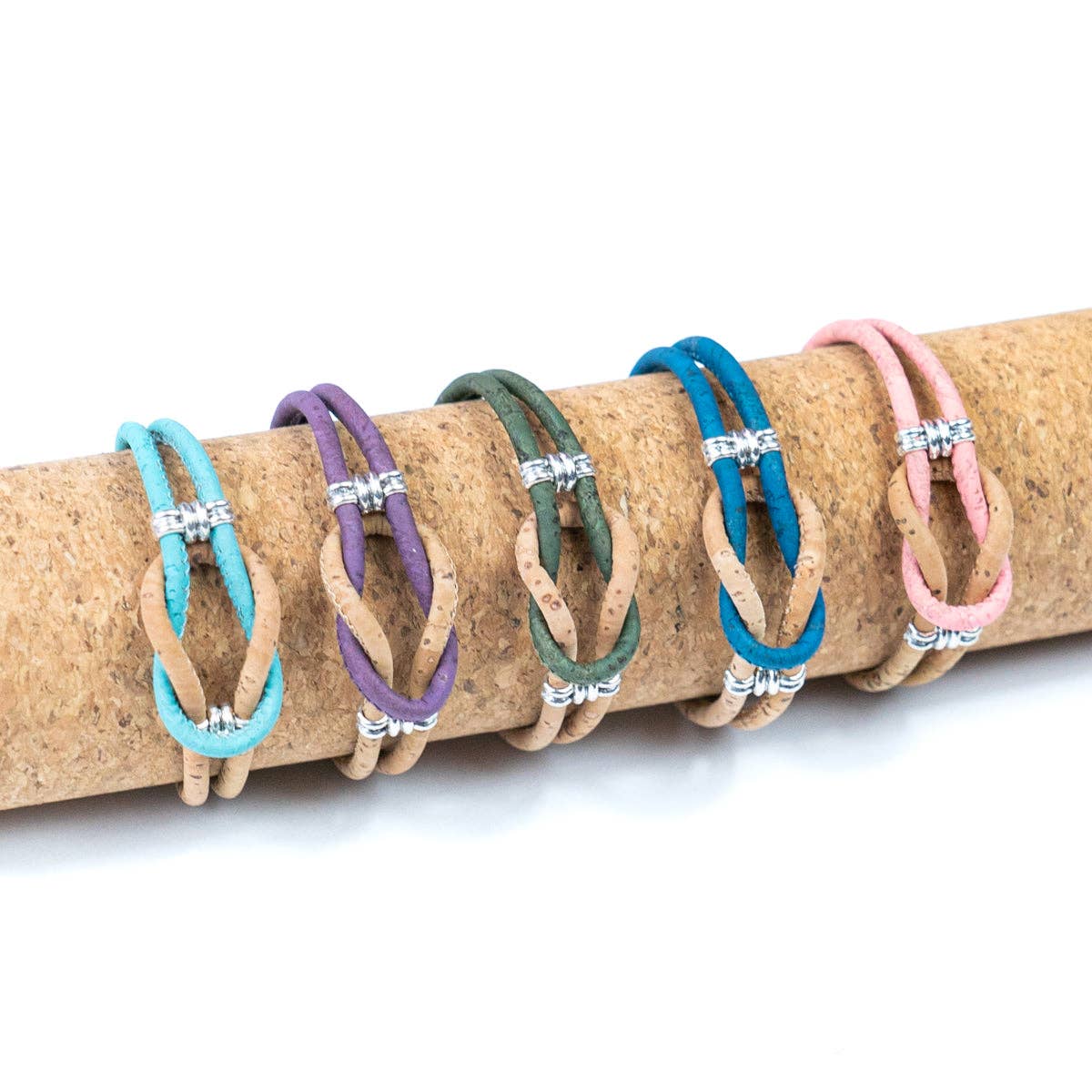 Meninas Bonitas Cork Knot Design Handmade Bracelet 17x2cm – layout – five cork bracelets in pink, light blue, purple, olive green, and royal blue with central knot designs, present on a cork rod.