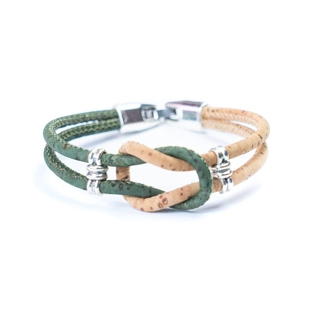 Meninas Bonitas Cork Knot Design Handmade Bracelet 17x2cm – detail – close-up of the olive blue cork cord braided with a natural cork cord into a central knot.